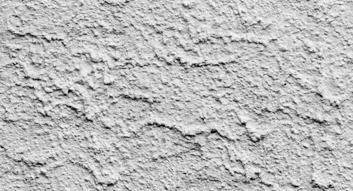 Exemple de crépi écrasé, montrant une texture aux pointes aplaties.